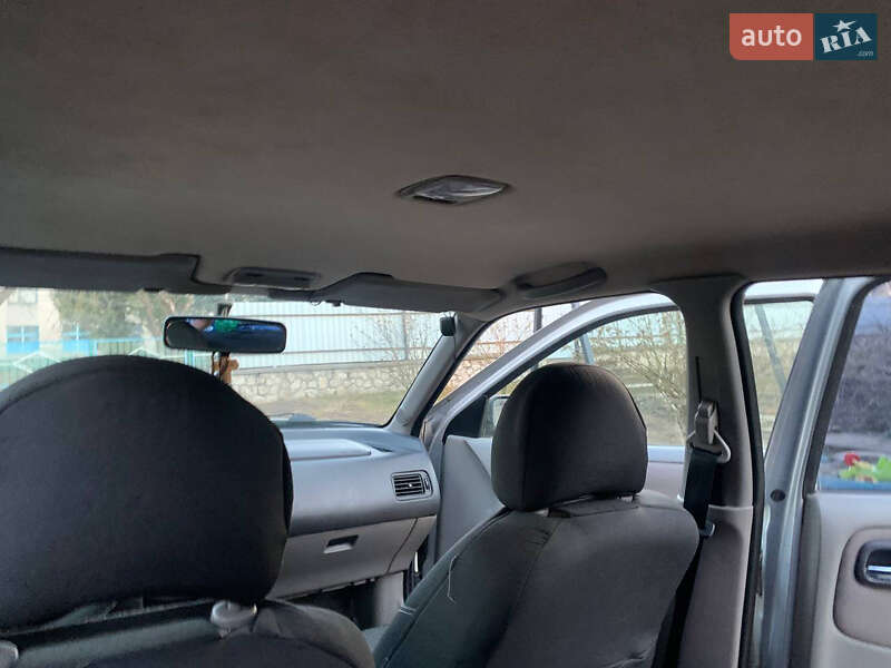 Седан Nissan Primera 2001 в Лановцах