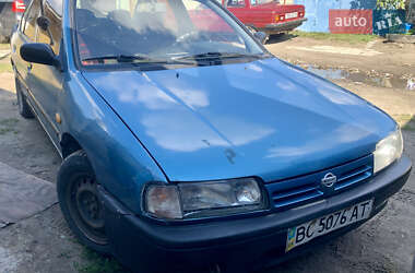 Седан Nissan Primera 1995 в Новояворовске