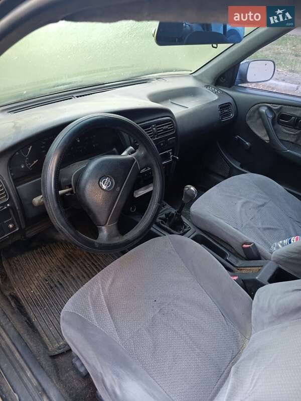 Хетчбек Nissan Primera 1993 в Миколаєві