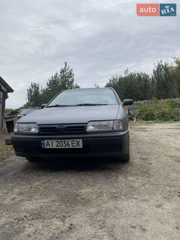 Седан Nissan Primera 1993 в Малине