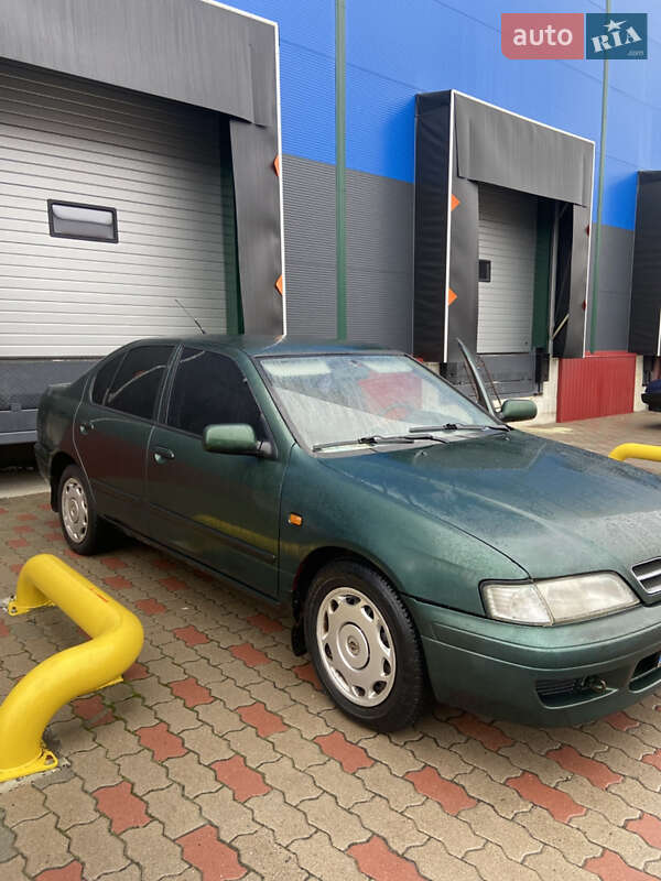 Седан Nissan Primera 1998 в Городке