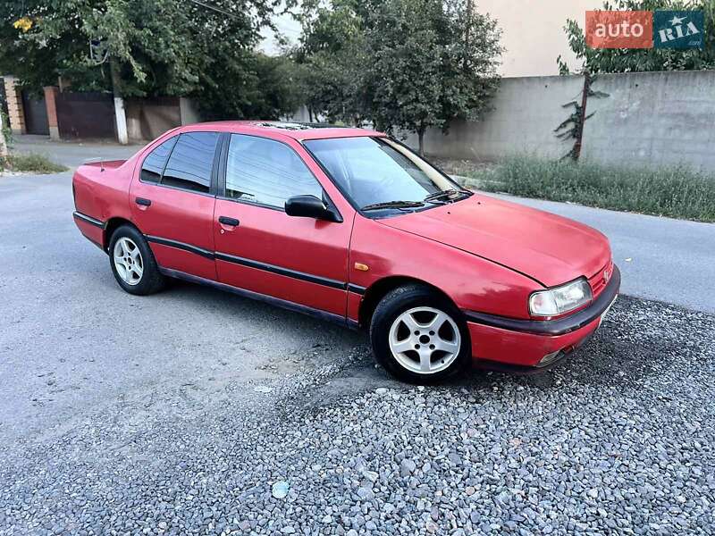 Седан Nissan Primera 1993 в Ізмаїлі