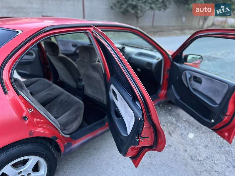 Седан Nissan Primera 1993 в Ізмаїлі
