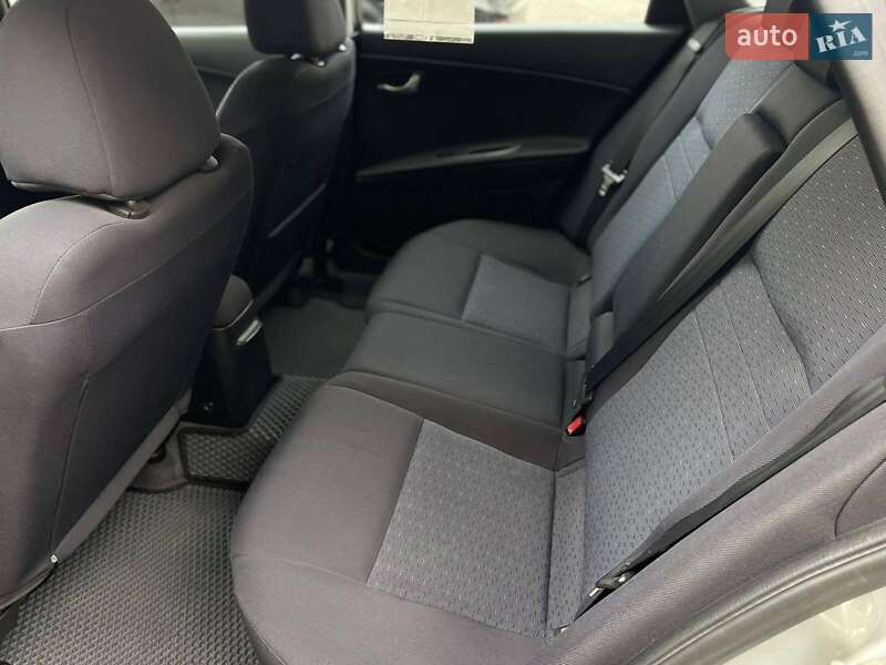 Универсал Nissan Primera 2004 в Днепре