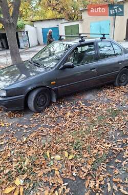 Седан Nissan Primera 1992 в Раздельной