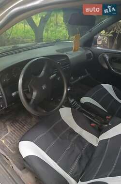 Седан Nissan Primera 1992 в 