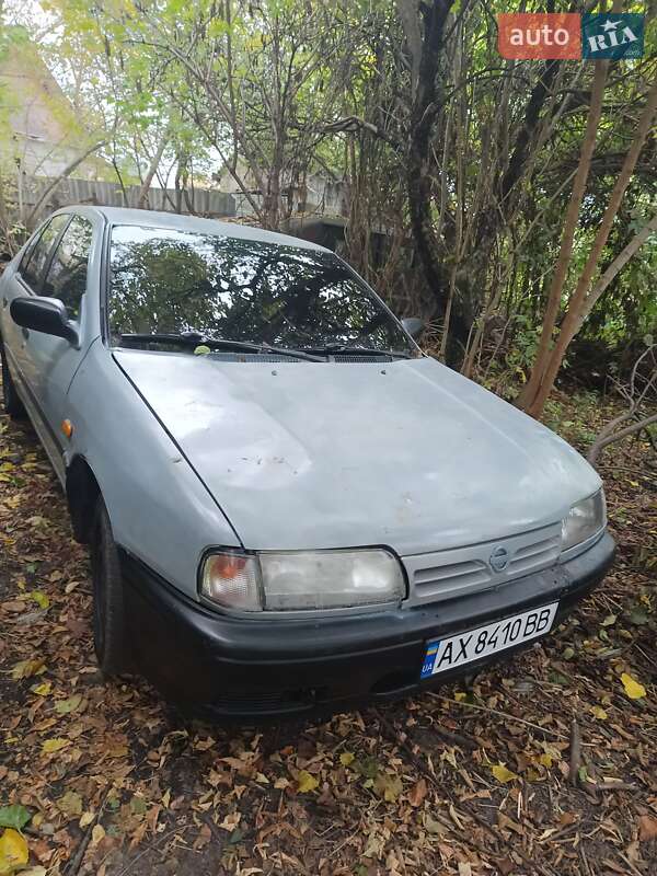 Седан Nissan Primera 1992 в 