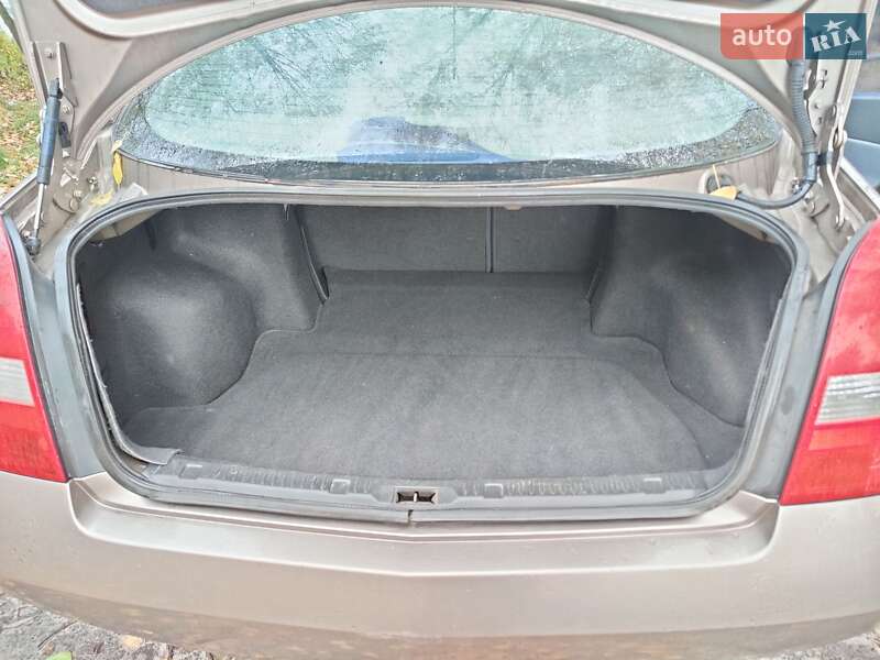 Седан Nissan Primera 2005 в Киеве