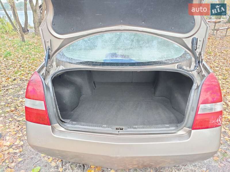 Седан Nissan Primera 2005 в Киеве