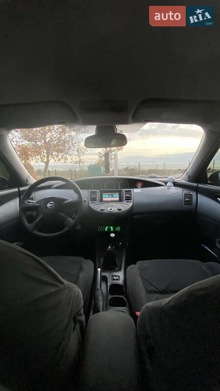 Седан Nissan Primera 2004 в Южном