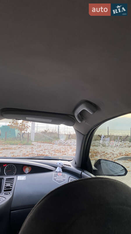 Седан Nissan Primera 2004 в Южном