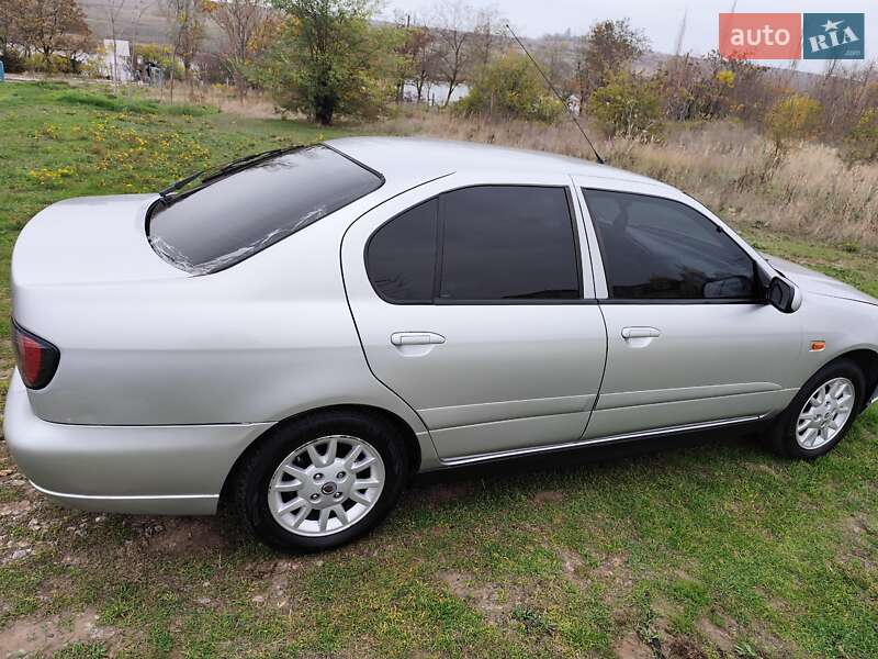 Седан Nissan Primera 2001 в Южному