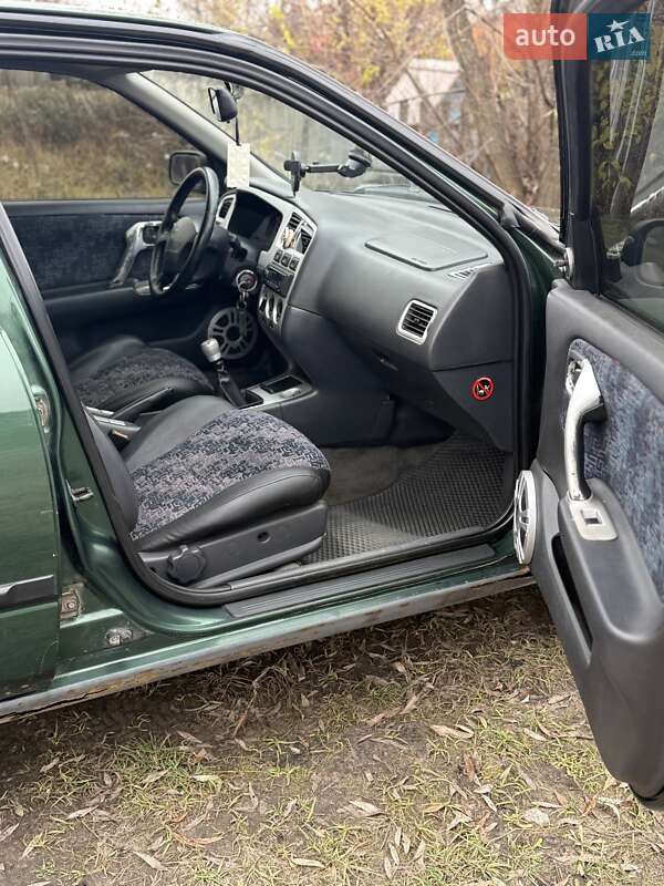 Ліфтбек Nissan Primera 1998 в Ізюмі