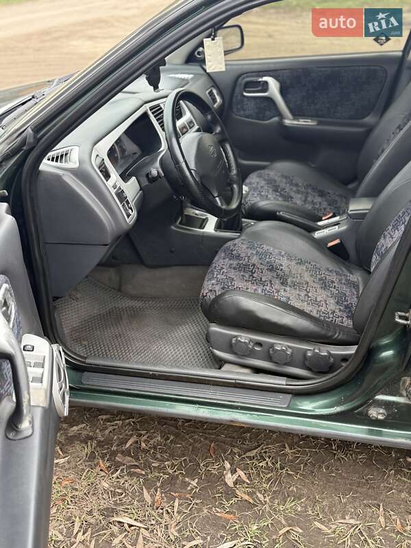 Ліфтбек Nissan Primera 1998 в Ізюмі