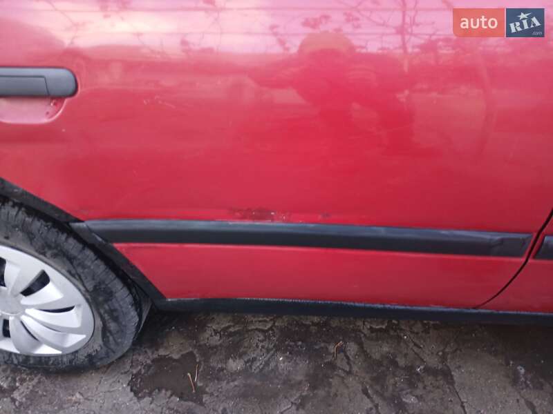 Седан Nissan Primera 1990 в Сарате