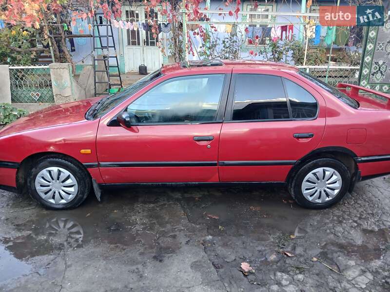 Седан Nissan Primera 1990 в Сарате
