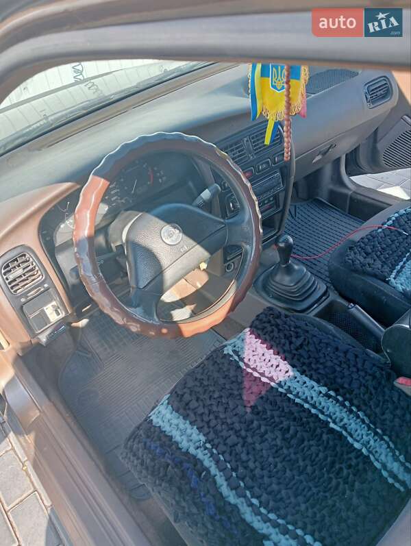 Седан Nissan Primera 1990 в Одессе