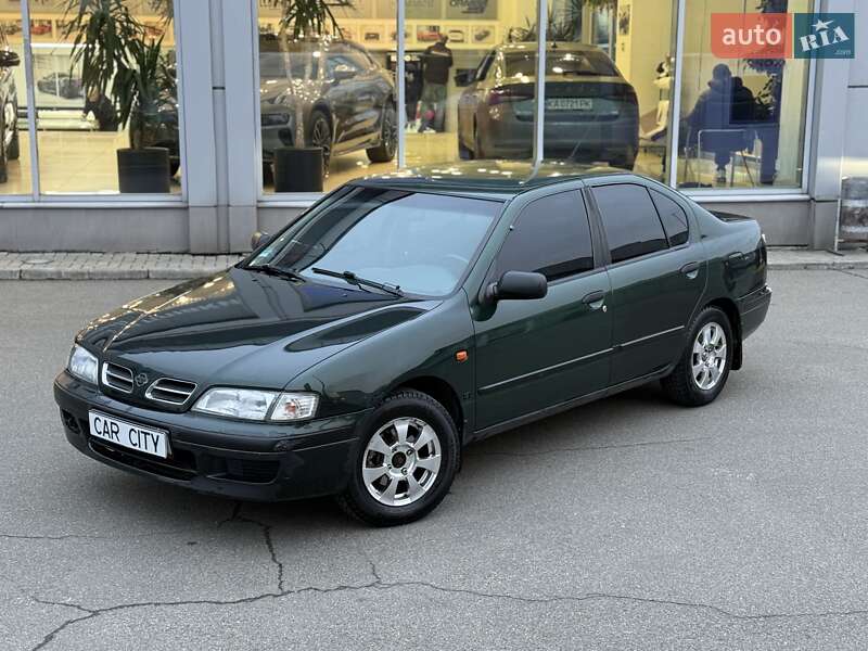 Седан Nissan Primera 1996 в Киеве