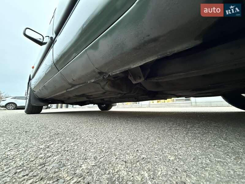 Седан Nissan Primera 1996 в Киеве