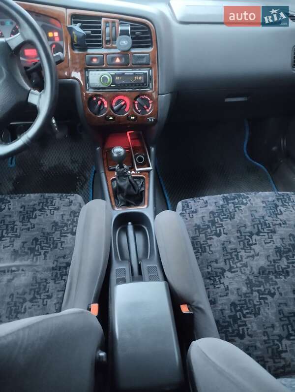 Седан Nissan Primera 1998 в Мироновке