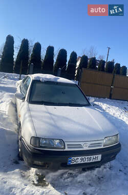 Седан Nissan Primera 1995 в Мостиській