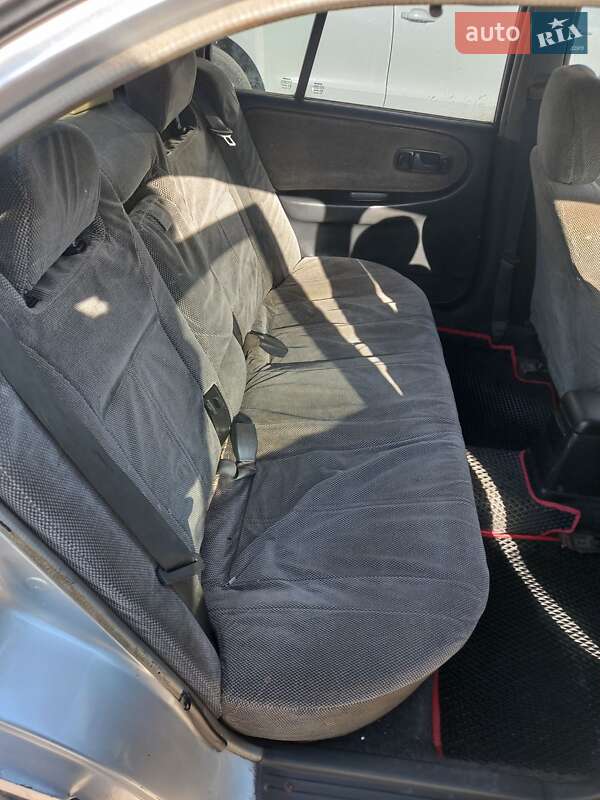 Седан Nissan Primera 1992 в Борщеве