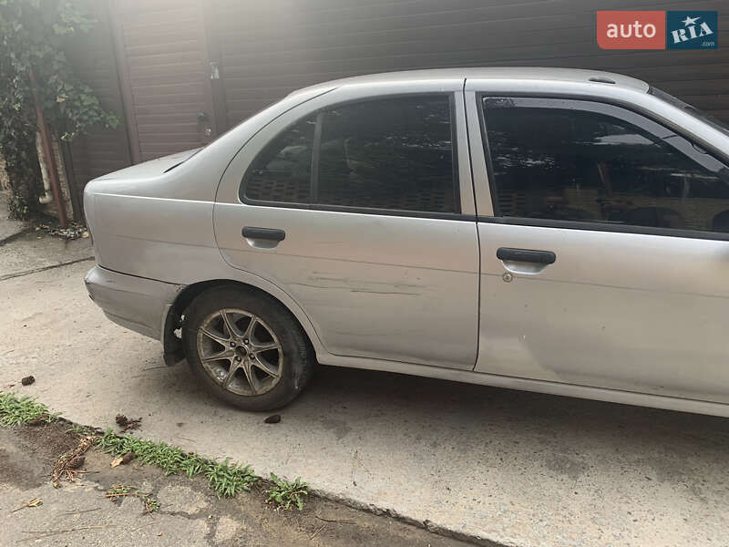 Седан Nissan Pulsar 1996 в Черноморске