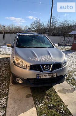 Позашляховик / Кросовер Nissan Qashqai+2 2010 в Івано-Франківську