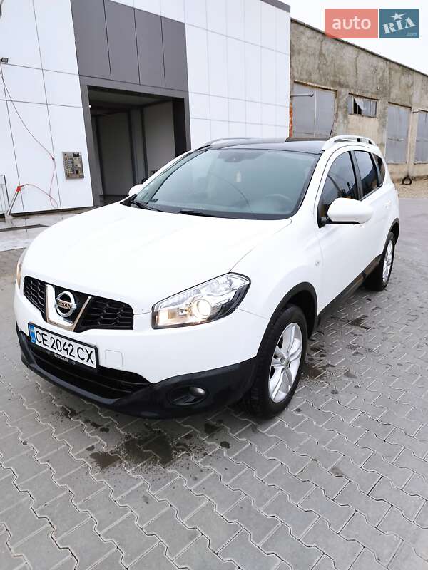 Позашляховик / Кросовер Nissan Qashqai+2 2010 в Чернівцях
