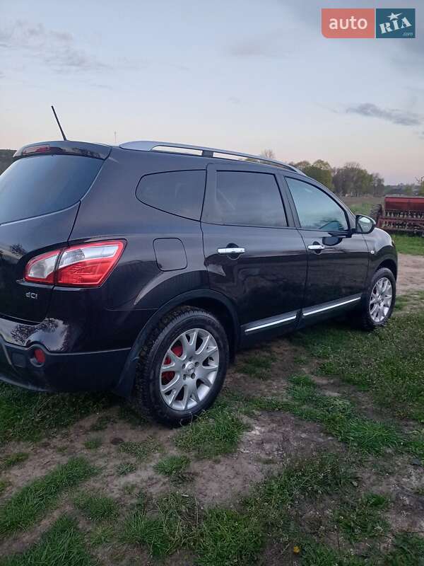 Внедорожник / Кроссовер Nissan Qashqai+2 2010 в Залещиках