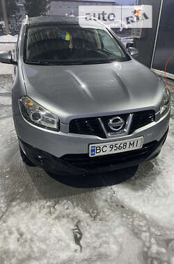 Внедорожник / Кроссовер Nissan Qashqai+2 2010 в Новояворовске