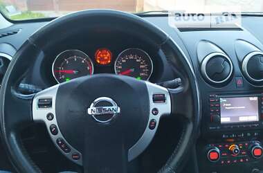 Позашляховик / Кросовер Nissan Qashqai+2 2009 в Гощі