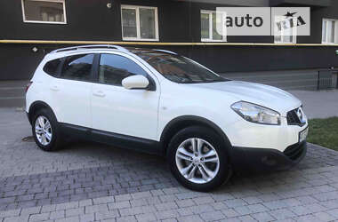 Позашляховик / Кросовер Nissan Qashqai+2 2010 в Івано-Франківську