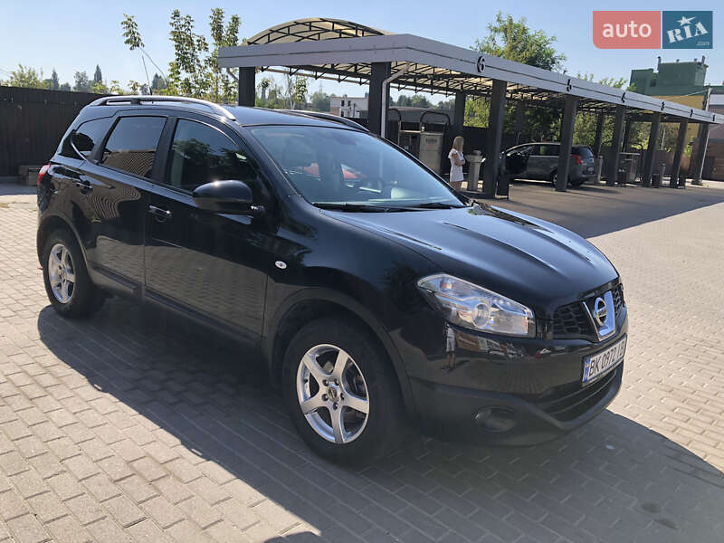 Внедорожник / Кроссовер Nissan Qashqai+2 2010 в Ровно