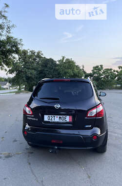 Внедорожник / Кроссовер Nissan Qashqai+2 2012 в Хороле