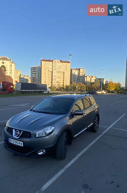 Позашляховик / Кросовер Nissan Qashqai+2 2011 в Івано-Франківську