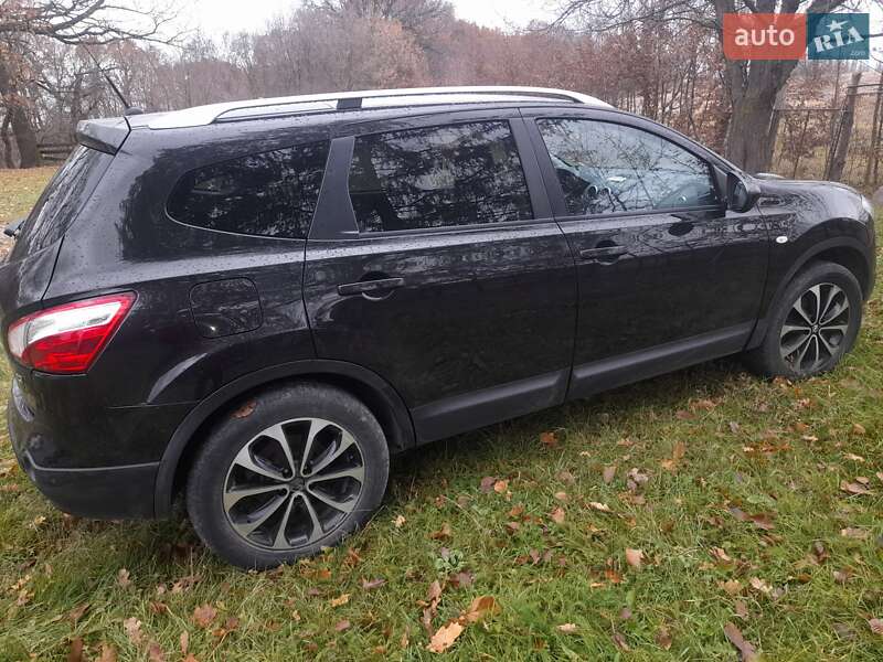 Внедорожник / Кроссовер Nissan Qashqai+2 2011 в Черновцах