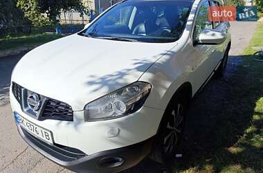 Позашляховик / Кросовер Nissan Qashqai+2 2011 в Рівному