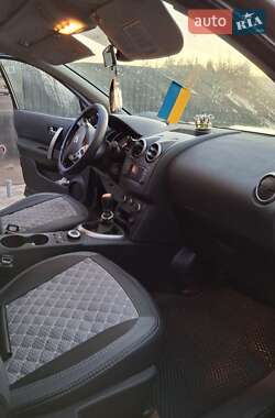 Позашляховик / Кросовер Nissan Qashqai+2 2011 в 