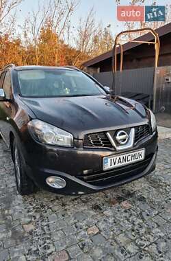 Позашляховик / Кросовер Nissan Qashqai+2 2011 в 