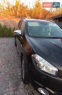 Позашляховик / Кросовер Nissan Qashqai+2 2011 в 