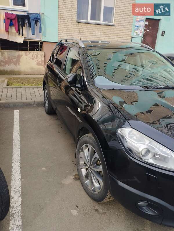 Позашляховик / Кросовер Nissan Qashqai+2 2010 в Луцьку