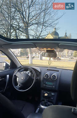 Позашляховик / Кросовер Nissan Qashqai+2 2011 в 