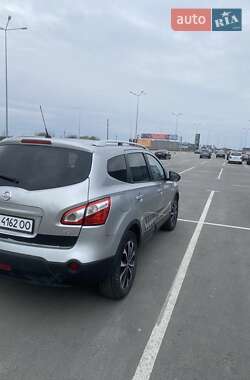 Позашляховик / Кросовер Nissan Qashqai+2 2010 в 