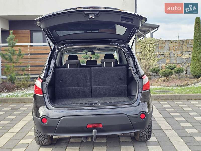 Позашляховик / Кросовер Nissan Qashqai+2 2011 в Стрию