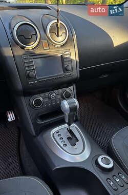 Внедорожник / Кроссовер Nissan Qashqai+2 2011 в 