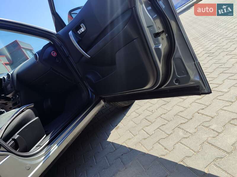 Внедорожник / Кроссовер Nissan Qashqai+2 2011 в Глыбокой