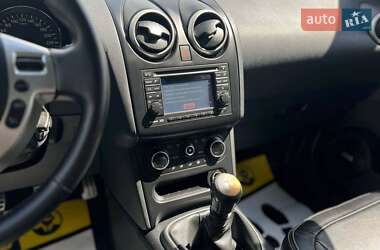 Внедорожник / Кроссовер Nissan Qashqai+2 2011 в 