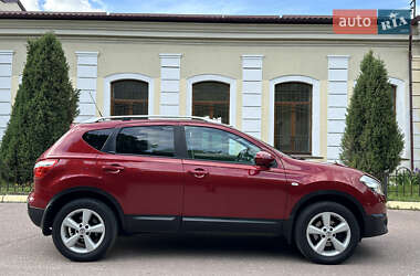 Позашляховик / Кросовер Nissan Qashqai+2 2011 в 
