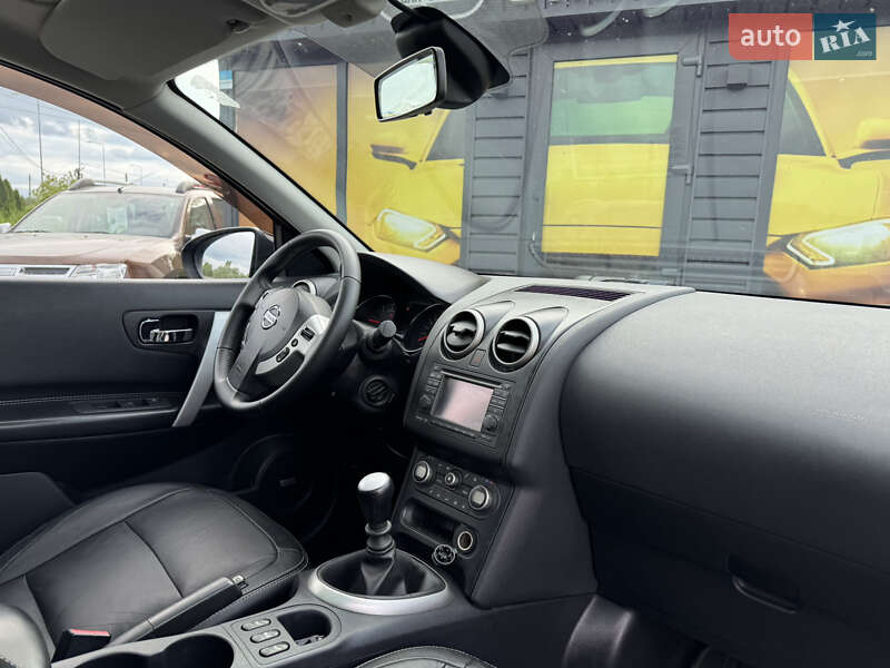 Позашляховик / Кросовер Nissan Qashqai+2 2010 в Стрию